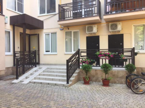 Apartment on Tyulpanov 3